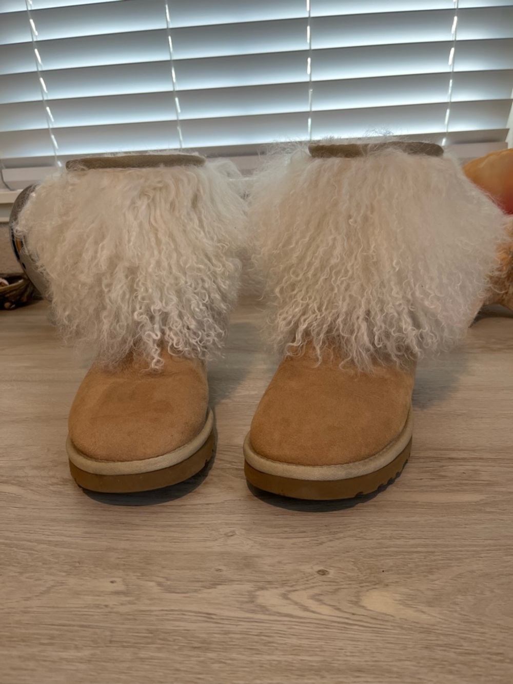 EUC RARE UGG suede boots with LONG CURLY shearling trim.